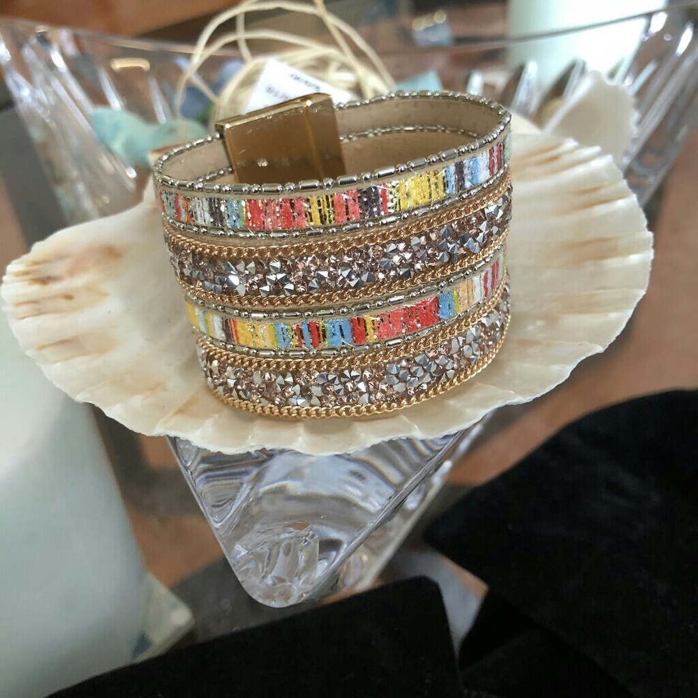 Multicolored Turn Lock Bracelet - Picture 2 of 4